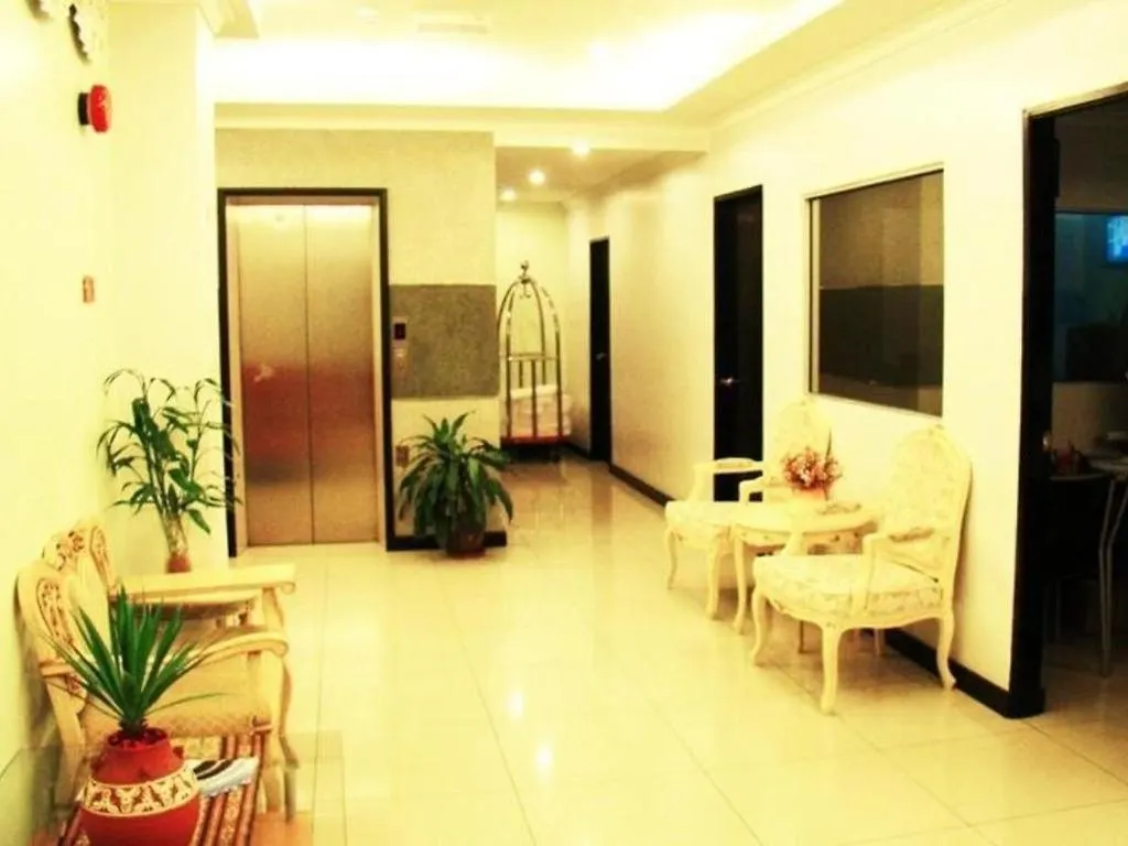 Adel Hotel Kota Kinabalu 2*,