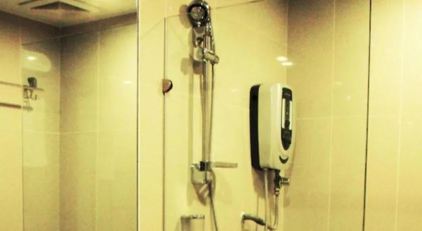 Adel Hotel Kota Kinabalu 2*,