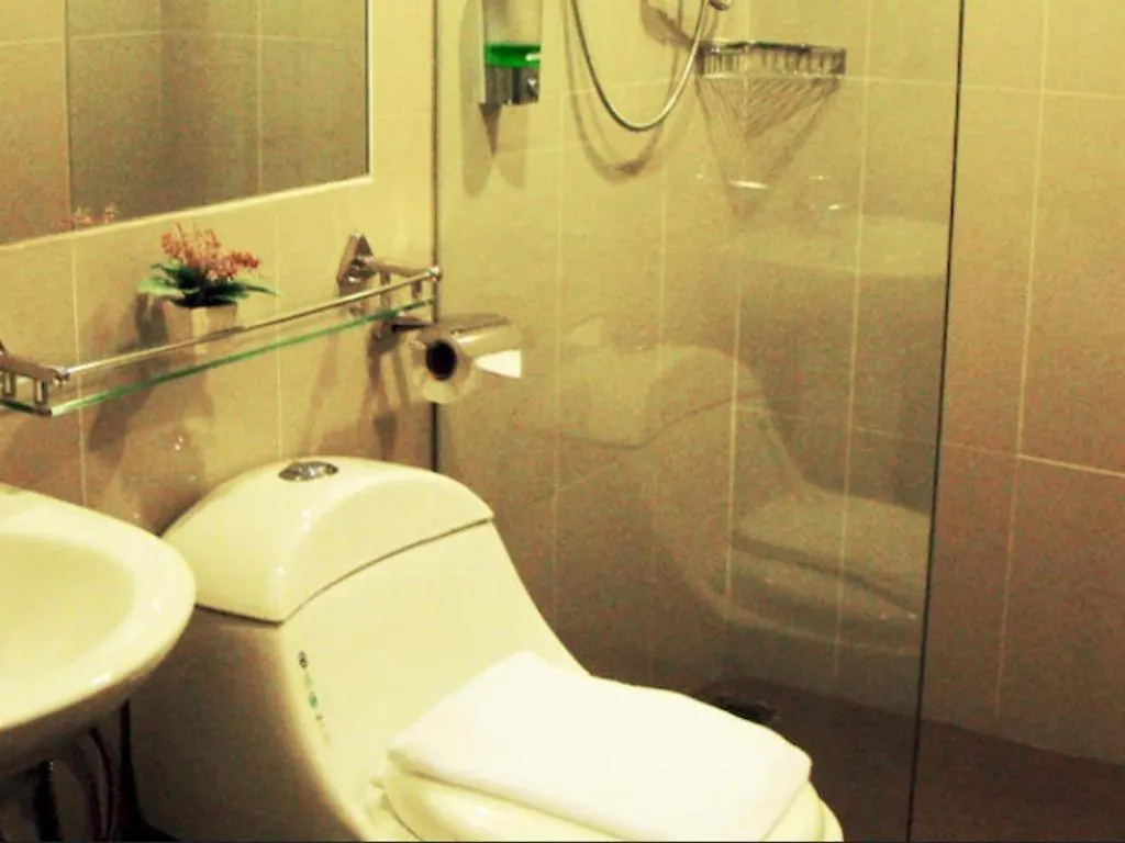 Adel Hotel Kota Kinabalu 2*,